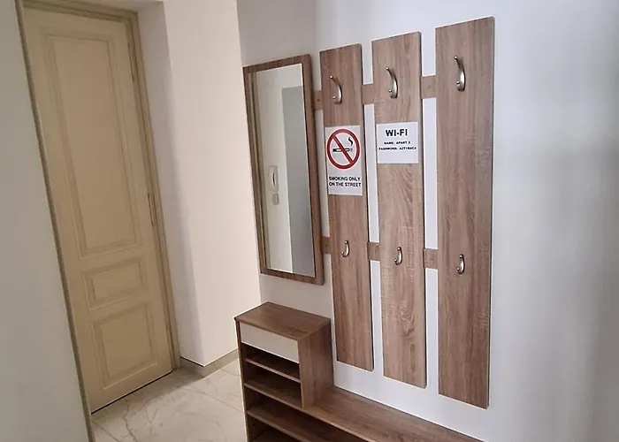 Center Thomas No3 * Prague