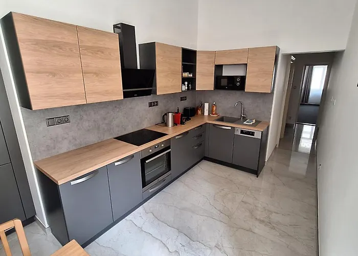 Center Thomas No3 Apartment *