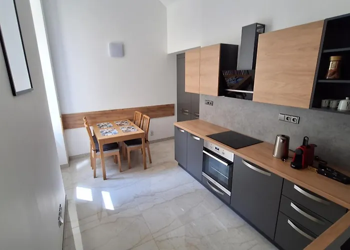 Apartment Center Thomas No3 *
