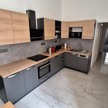 Center Thomas No3 Apartment *
