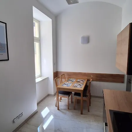 Center Thomas No3 Apartment