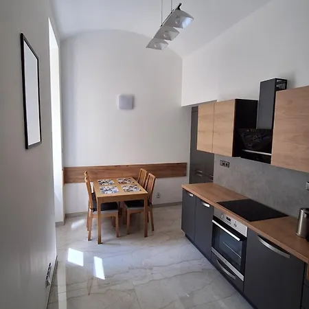 Center Thomas No3 *