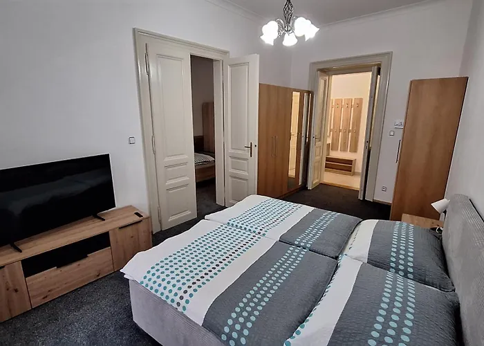 Center Thomas No3 * Prag
