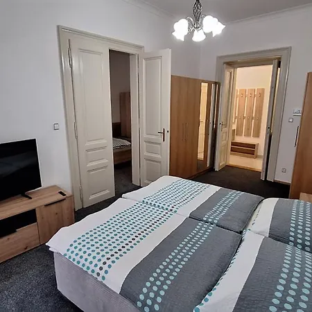 Center Thomas No3 * Прага